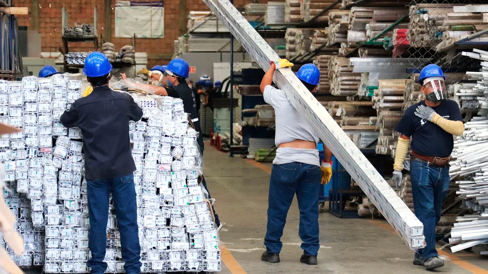 Cepo productivo: siguen los tironeos entre Kulfas y Pesce por el control a las importaciones pero negocian una nueva flexibilización.