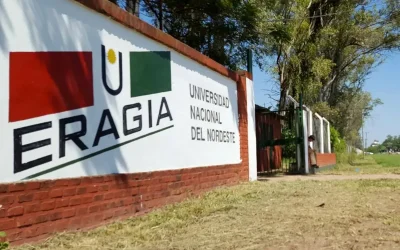 Corrientes: un docente obligó a sus alumnos a estar parados cuatro horas al sol.