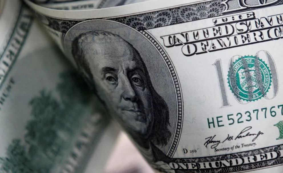 Dólar hoy: la cotización libre avanza a $224 y alcanza un nuevo máximo histórico