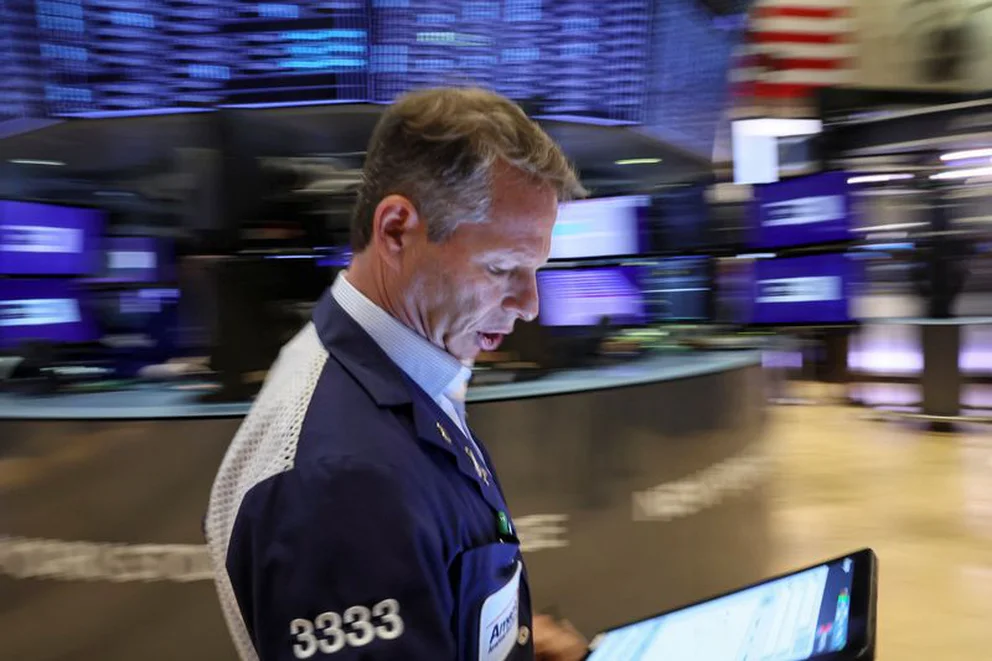Los índices de Wall Street se desploman hasta 3% luego de otro mal dato de inflación en EEUU. Edenor y Mercado Libre encabezan las pérdidas de los títulos argentinos.