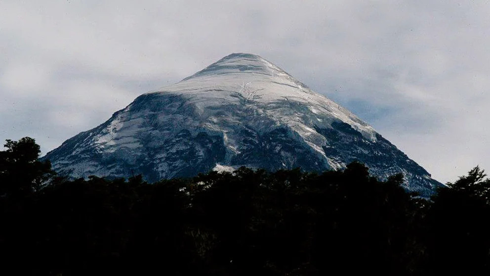 El Gobierno dio marcha atrás y revocó la decisión de declarar al volcán Lanín como “sitio sagrado mapuche”