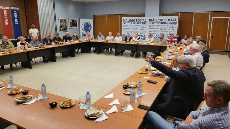 El Gobierno y la CGT rechazaron la suma fija que pidió Cristina Kirchner y defendieron las paritarias