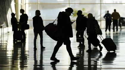 Viajes y covid-19: los países que están volviendo a imponer restricciones para el turismo