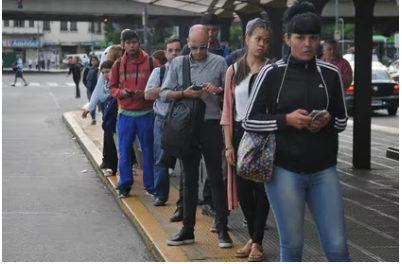 Sigue el paro de colectivos y el Gobierno amenazó con fuertes multas a la empresa que maneja más de 50 líneas