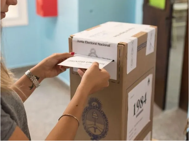 Mañana comienza la prohibición de publicar encuestas o sondeos de opinión de cara a las PASO