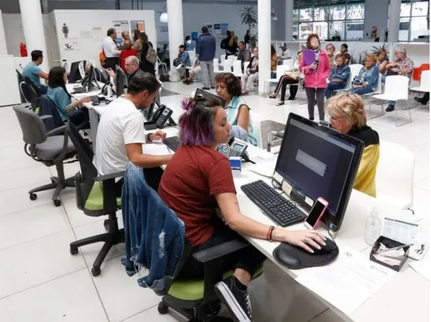 El Gobierno desmintió la suspensión de las horas extras para trabajadores del Estado