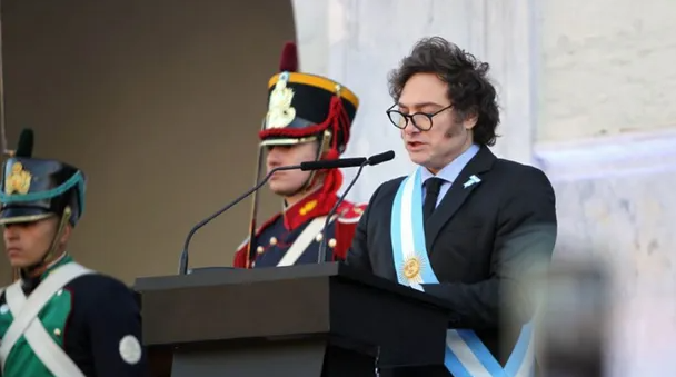 Javier Milei anunció que renunciará a su jubilación de privilegio y volvió a hablar de vetar la ley jubilatoria