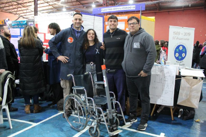 Estudiantes de Berazategui crearon la silla de ruedas eléctrica más barata del mercado