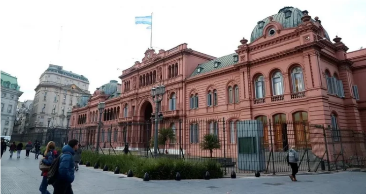 El Gobierno anunció que eliminará los cargos hereditarios en organismos estatales