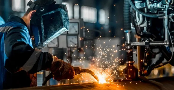 Industria: en menos de un año cerraron 2.300 empresas y más de 126 mil empleos