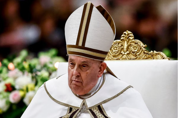 El papa Francisco canceló su agenda al menos hasta el lunes tras ser hospitalizado por una bronquitis