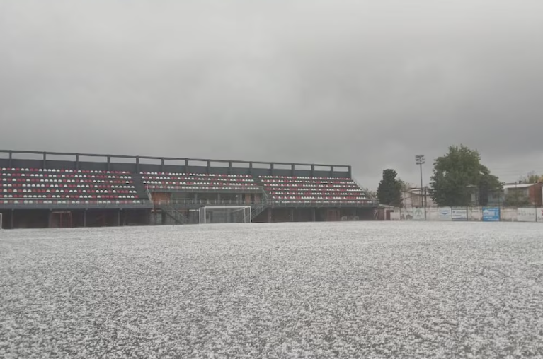 Inundaciones, granizo, techos volados y postes caídos: las imágenes que dejó el paso del temporal por el AMBA