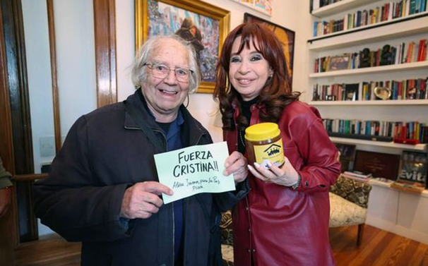 Adolfo Pérez Esquivel también visitó a Cristina Kirchner: «La vi fuerte, acompañada del cariño del pueblo»