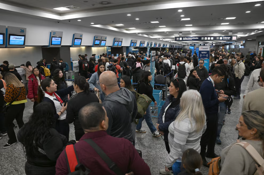 Empezó el paro de controladores aéreos: las empresas advierten que miles de pasajeros se verán afectados