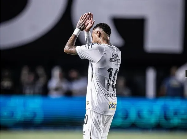 Escándalo con Neymar en Santos: «Toma whisky, fuma y se duerme a las 5 de la mañana»