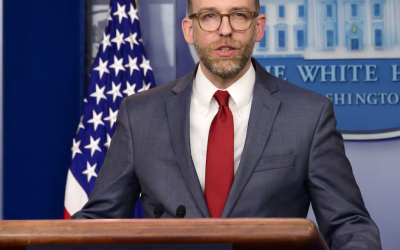 La Casa Blanca empieza a despedir a funcionarios federales en medio del cierre del Gobierno