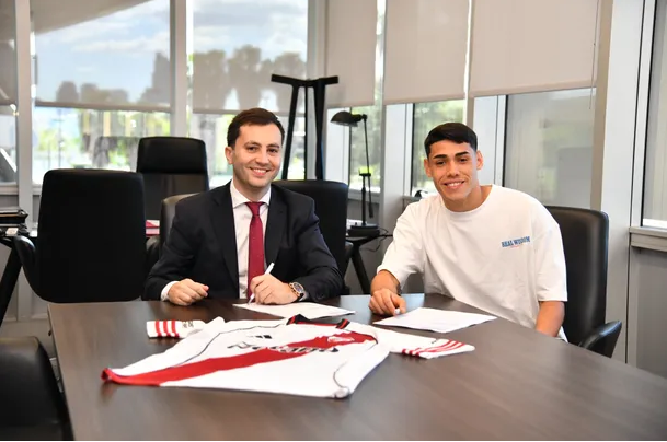 River renovó a Santiago Lencina y lo blindó con una cláusula millonaria: ¿vuelve a jugar?