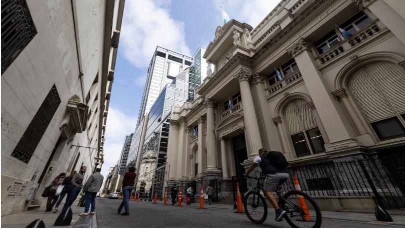 Con las compras del BCRA y la escalada del oro, las reservas crecieron más de US$5000 millones en enero