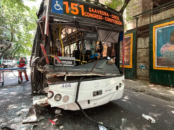 Violento choque de colectivos en Balvanera: hay 18 heridos, tres en grave estado