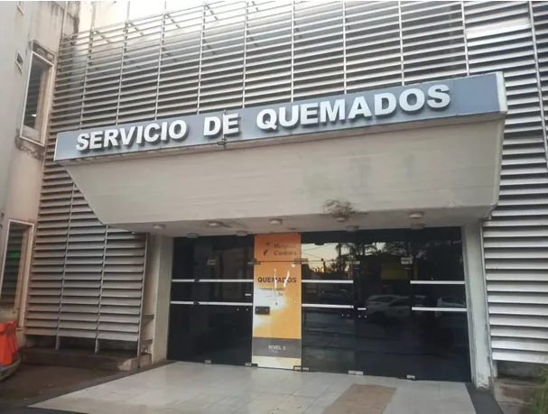 Un adolescente terminó con el 60% del cuerpo quemado luego de explotara su celular
