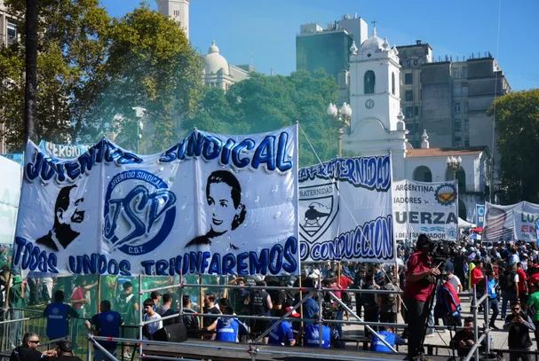 Con críticas al Gobierno, la CGT encabezó el acto del Día del Trabajador: «La realidad es superior a un Excel»
