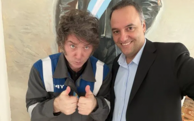 Presentaron una ampliación de la denuncia contra Manuel Adorni y piden que declare la escribana