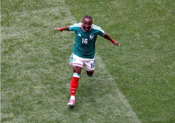 Julián Quiñones aprovechó un blooper de Sudáfrica y marcó el primer gol del Mundial 2026