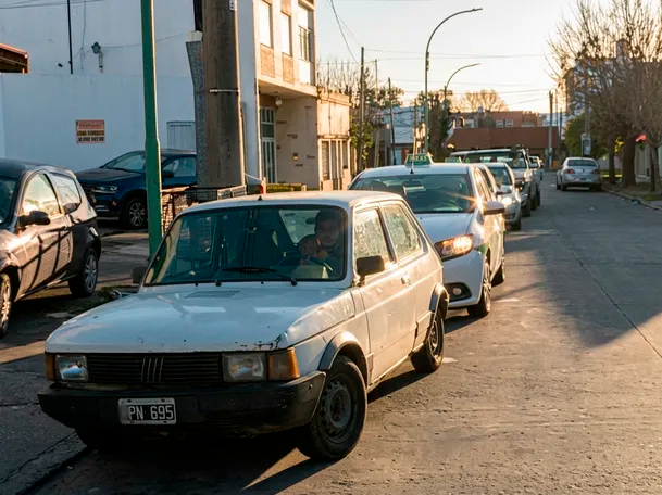 Filas interminables para cargar GNC: por qué faltó gas y hasta cuándo seguirán las restricciones