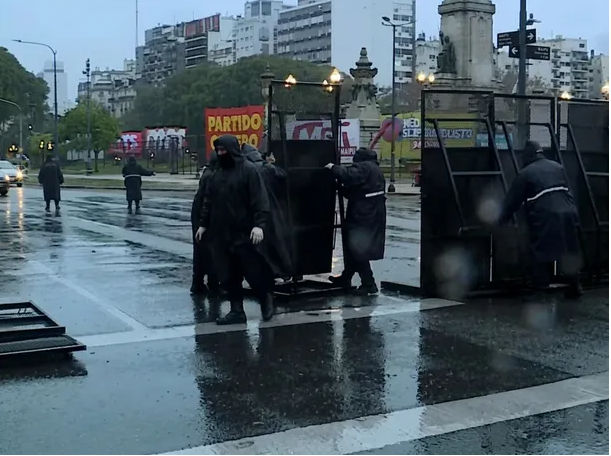 Fuerte operativo en el Congreso por la protesta contra la Ley de Inviolabilidad de la Propiedad Privada