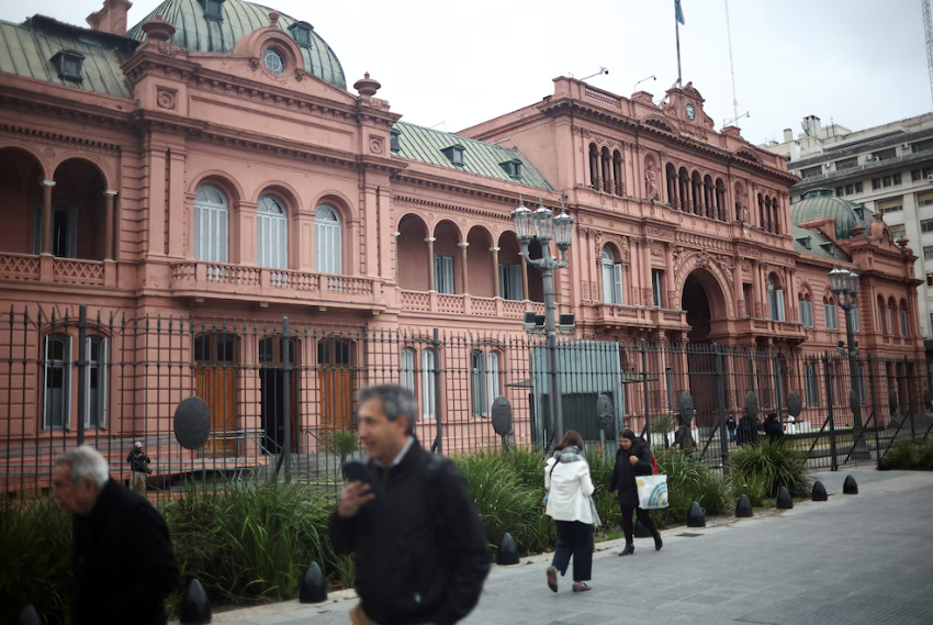 Tras otra reunión de la mesa política, el Gobierno buscará reflotar la reforma electoral completa desde este mes